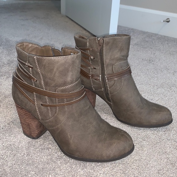 Brown/ taupe ankle boots - Picture 1 of 3